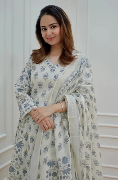Women Viscose Rayon Kurta Pant Dupatta Set Additional Image