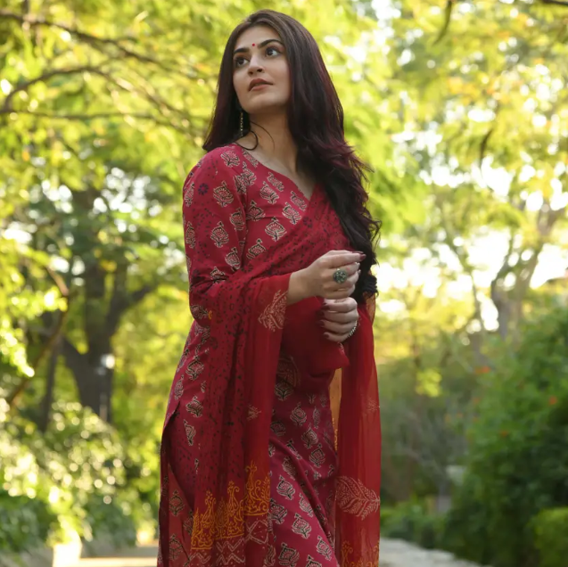 Women Viscose Rayon Kurta Pant Dupatta Set Additional Image